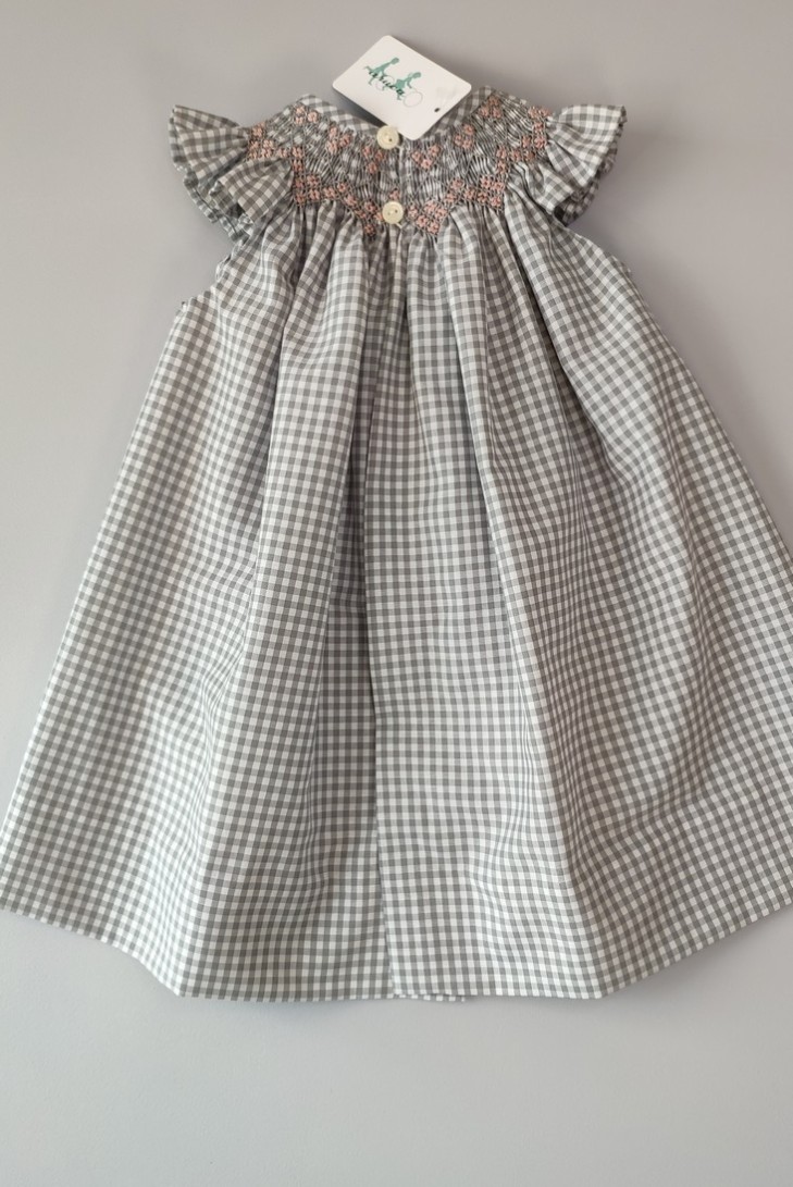 VESTIDO BORDADO PUNTO SMOCK, VICHY GRIS/ROSA. VERANO.