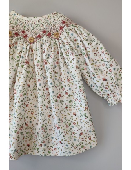 VESTIDO BORDADO PUNTO SMOCK FLORES, FRESA. INVIERNO 23.