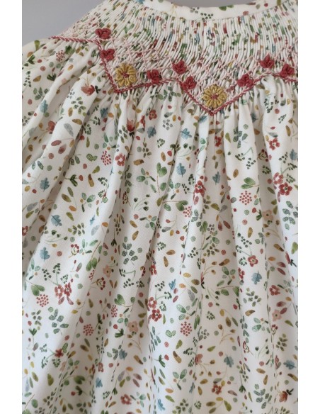 VESTIDO BORDADO PUNTO SMOCK FLORES, FRESA. INVIERNO 23.