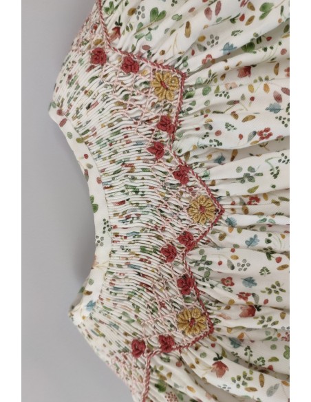 VESTIDO BORDADO PUNTO SMOCK FLORES, FRESA. INVIERNO 23.