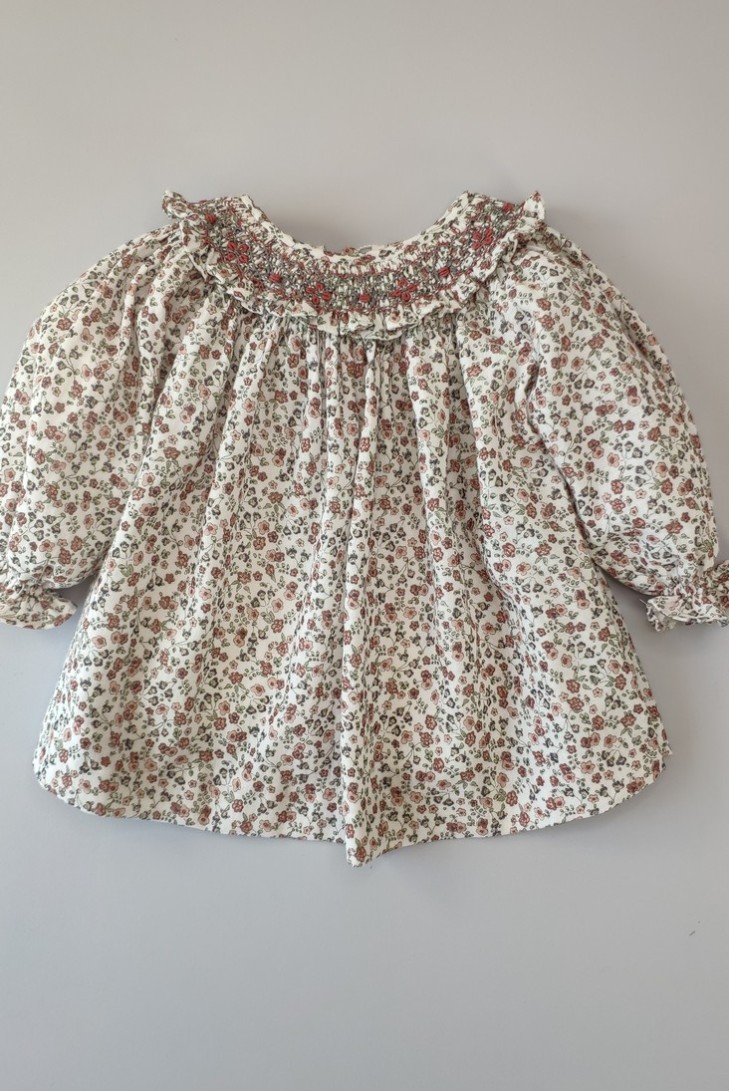 VESTIDO BORDADO PUNTO SMOCK FLORES, ROSA. INVIERNO 23.